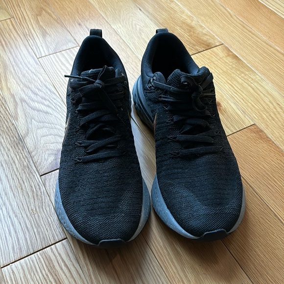Nike react mens sneakers black and gold worn once size 11.5 - Picture 3 of 9